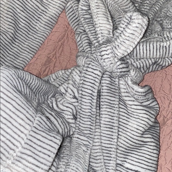 Bathrobe - Picture 3 of 3